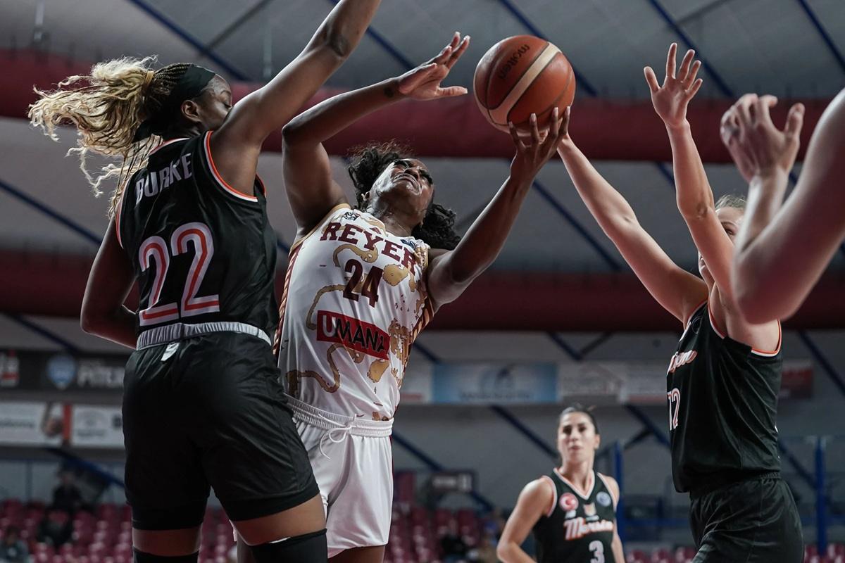 Η Μπουρζ σόκαρε την Πράγα!