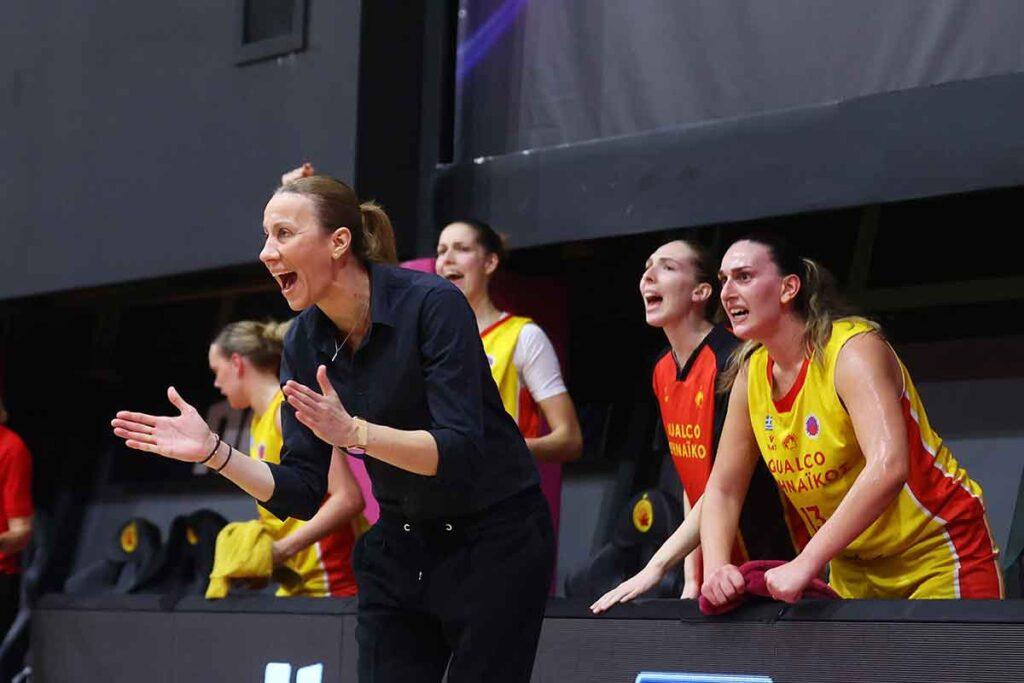 Όλοι δίπλα τους!