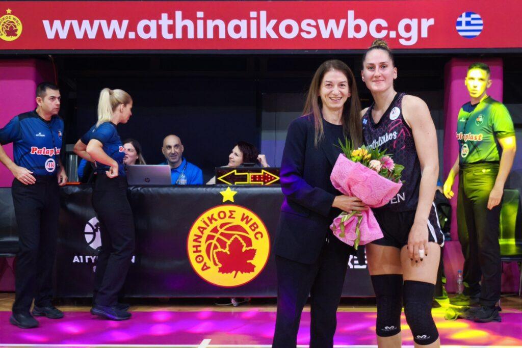 Η ανθοδέσμη στην Μαριλένα!