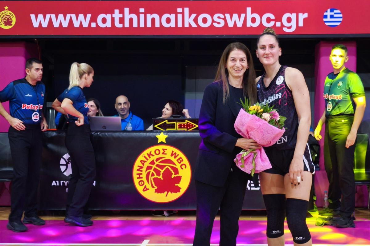 Η ανθοδέσμη στην Μαριλένα!