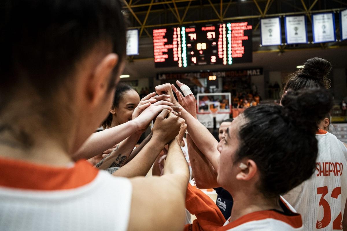 Στην Ιταλία το ενδιαφέρον!