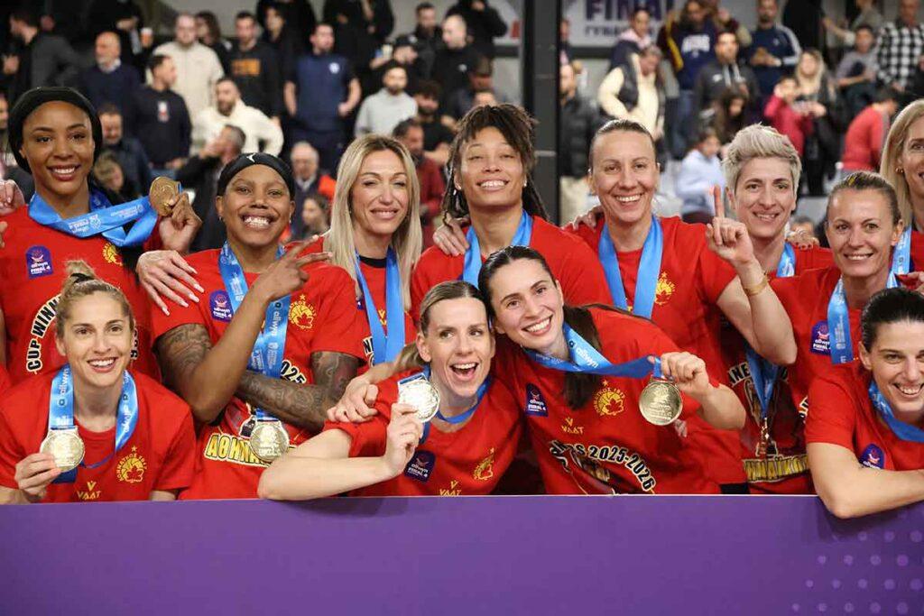 Σαν να ήταν όλοι εκεί!