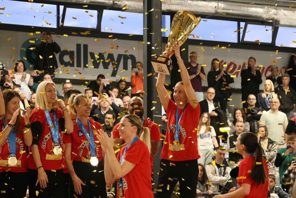 Η Στέλλα Καλτσίδου εξομολογείται…