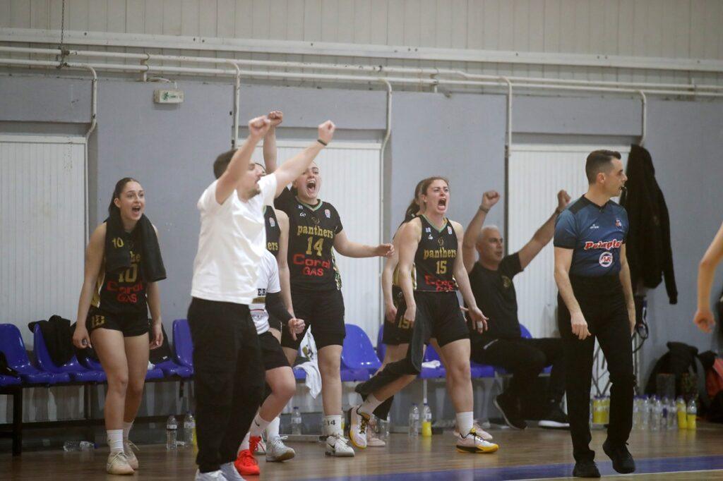 Έμειναν ζωντανοί οι Πάνθηρες!